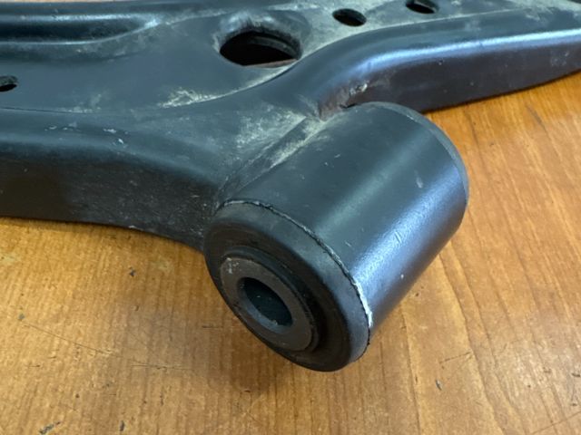 bontott SUZUKI SX4 Jobb első Lengőkar