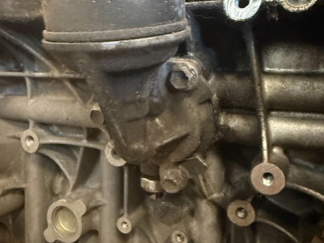 bontott SUZUKI SX4 Olajszűrő Ház