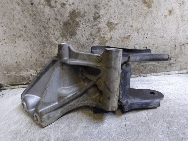 bontott SUZUKI SX4 Motor Tartó Bak (Fém)