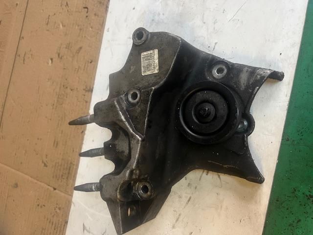 bontott SUZUKI SX4 Motor Tartó Bak (Fém)