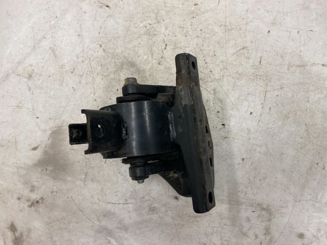 bontott SUZUKI SX4 Motor Tartó Bak Jobb