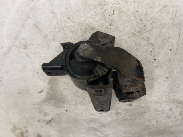 bontott SUZUKI SX4 Motor Tartó Bak Jobb