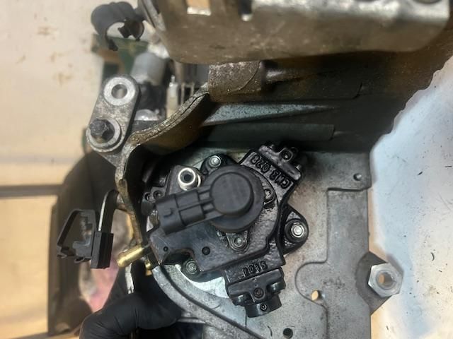 bontott SUZUKI SX4 Nagynyomású Szivattyú