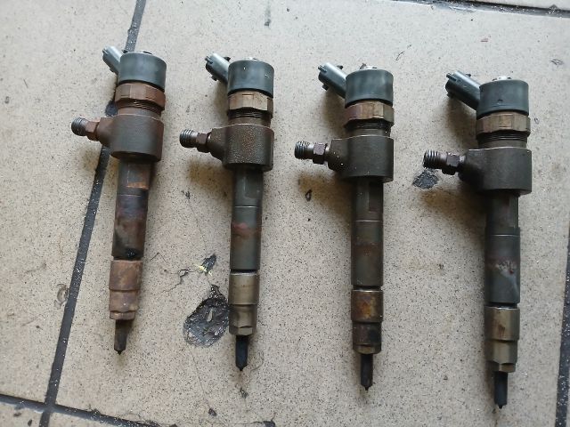 bontott SUZUKI SX4 Porlasztó Sor / Híd