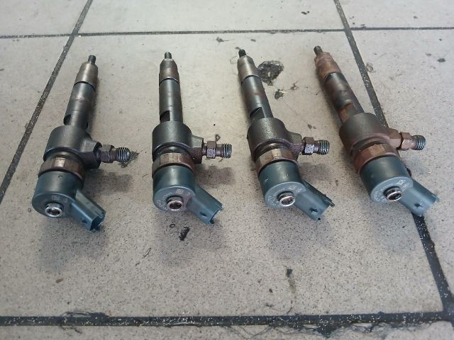 bontott SUZUKI SX4 Porlasztó Sor / Híd