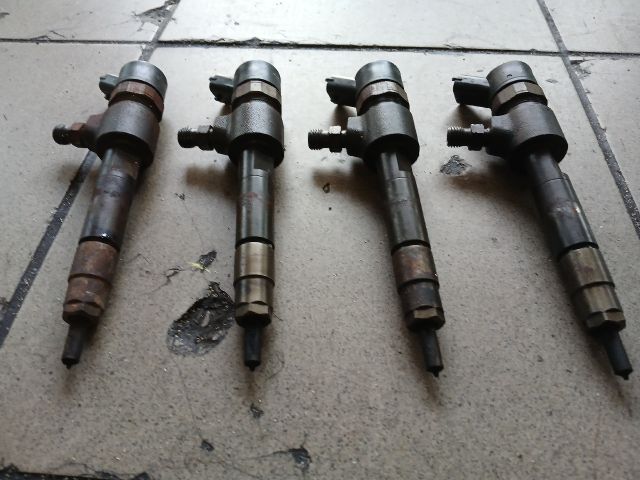 bontott SUZUKI SX4 Porlasztó Sor / Híd