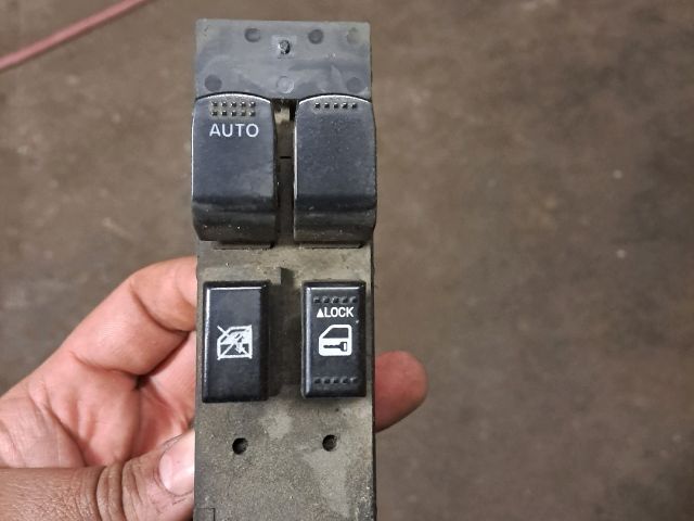 bontott SUZUKI SX4 Ablakemelő Kapcsoló Négyes / Kettes