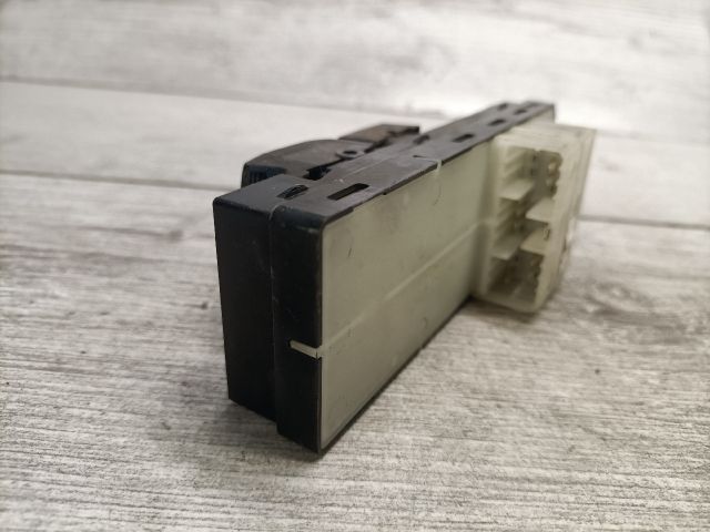 bontott SUZUKI SX4 Ablakemelő Kapcsoló Négyes / Kettes