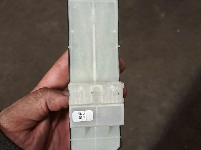 bontott SUZUKI SX4 Ablakemelő Kapcsoló Négyes / Kettes