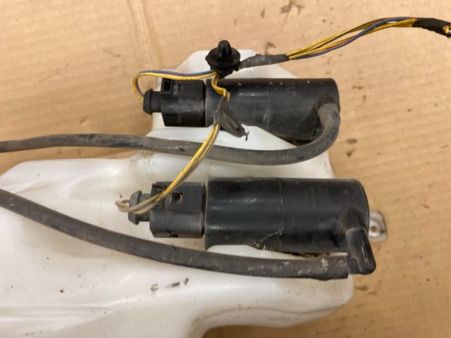 bontott SUZUKI SX4 Ablakmosó Tartály