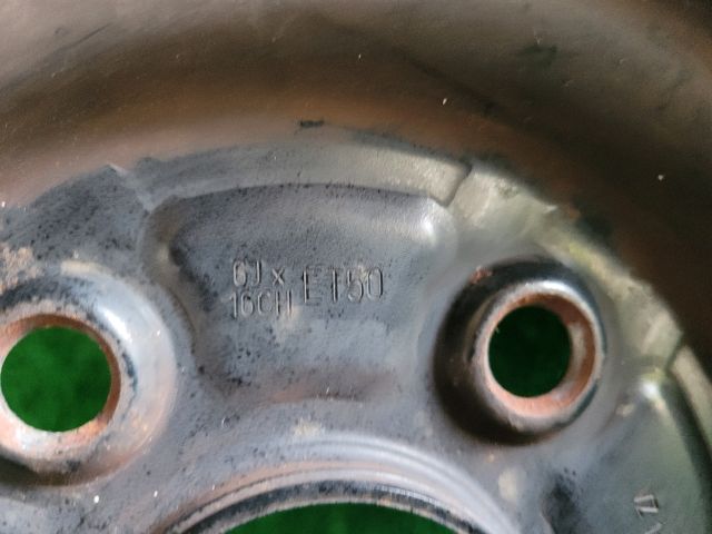 bontott SUZUKI SX4 Acélfelni Gumival (1 db)