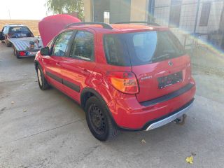 bontott SUZUKI SX4 Bal B Oszlop