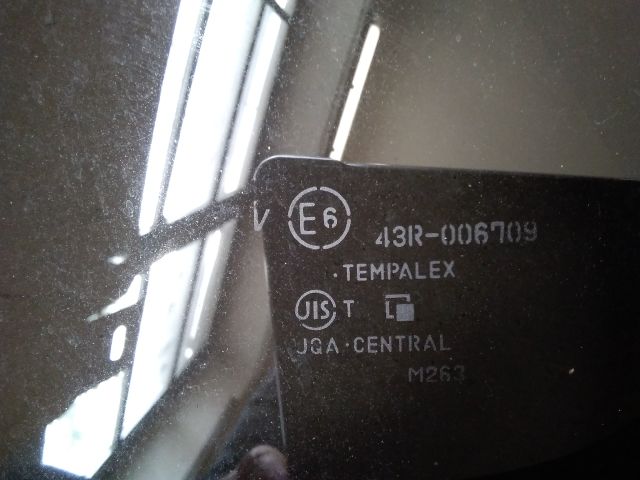 bontott SUZUKI SX4 Bal C Oszlop Oldalablak Üveg