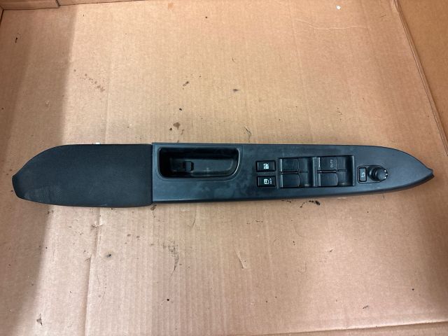 bontott SUZUKI SX4 Bal első Ablakemelő Kapcsoló