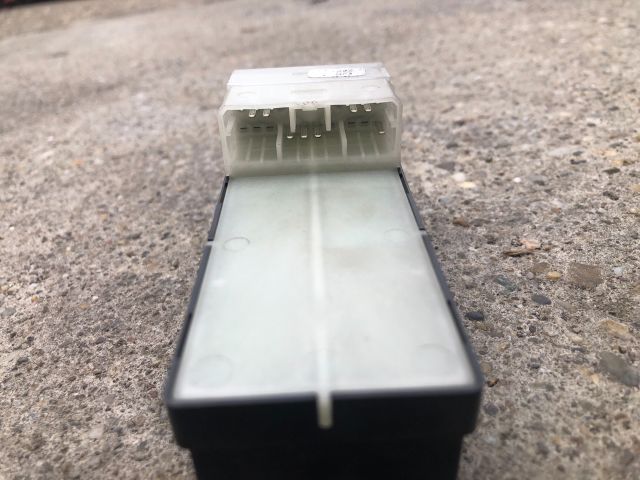 bontott SUZUKI SX4 Bal első Ablakemelő Kapcsoló