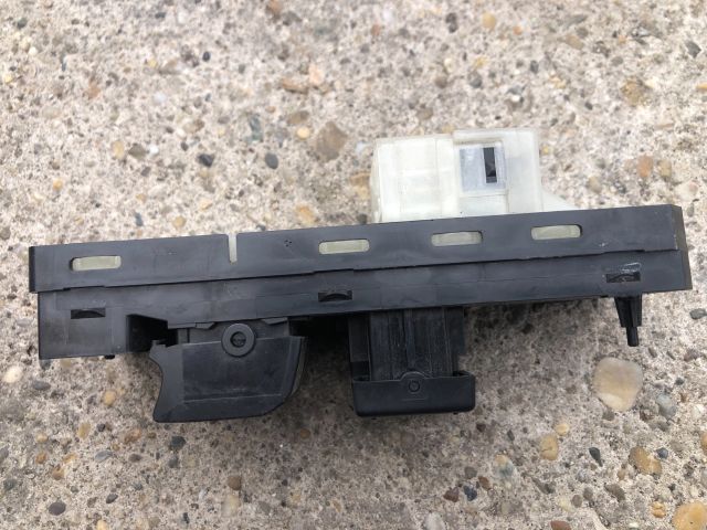 bontott SUZUKI SX4 Bal első Ablakemelő Kapcsoló