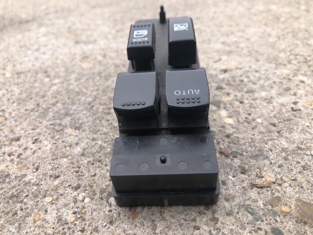 bontott SUZUKI SX4 Bal első Ablakemelő Kapcsoló