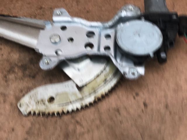 bontott SUZUKI SX4 Bal első Ablakemelő Szerkezet (Elektromos)