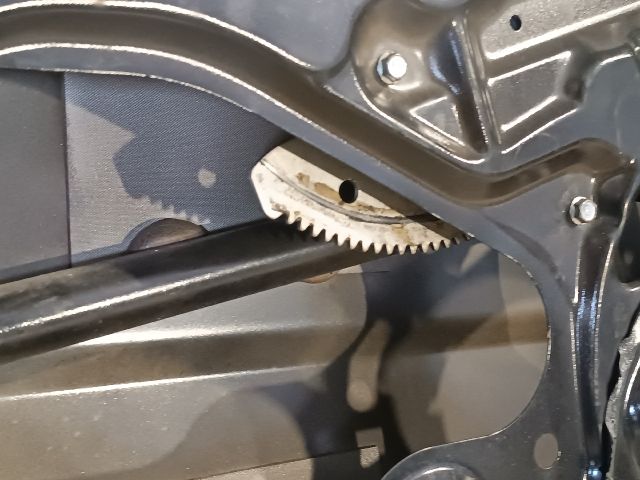 bontott SUZUKI SX4 Bal első Ajtó (Üres lemez)