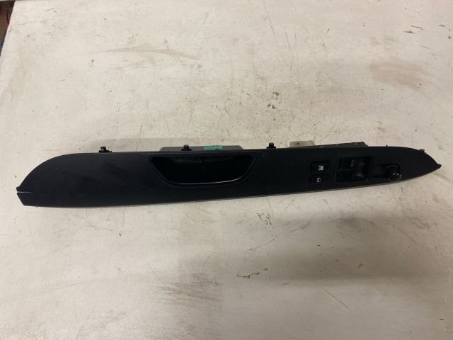 bontott SUZUKI SX4 Bal első Ajtóbehúzó