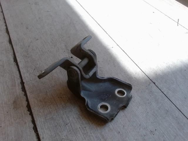 bontott SUZUKI SX4 Bal első Felső Zsanér