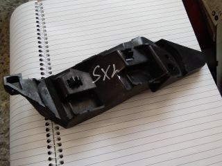 bontott SUZUKI SX4 Bal első Lökhárító Tartó (Műanyag)