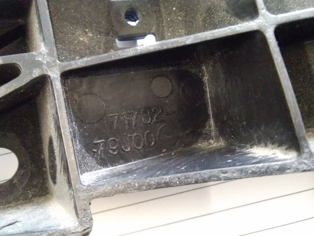 bontott SUZUKI SX4 Bal első Lökhárító Tartó (Műanyag)