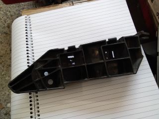 bontott SUZUKI SX4 Bal első Lökhárító Tartó (Műanyag)