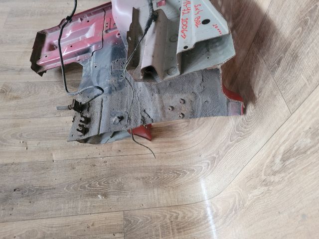 bontott SUZUKI SX4 Bal első Negyed Karosszéria Csomag