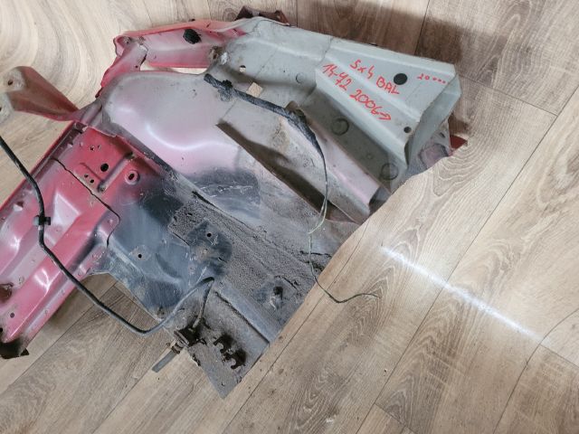 bontott SUZUKI SX4 Bal első Negyed Karosszéria Csomag