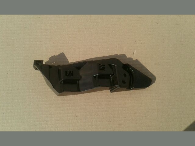 bontott SUZUKI SX4 Bal első Oldal Lökhárító Tartó (Műanyag)