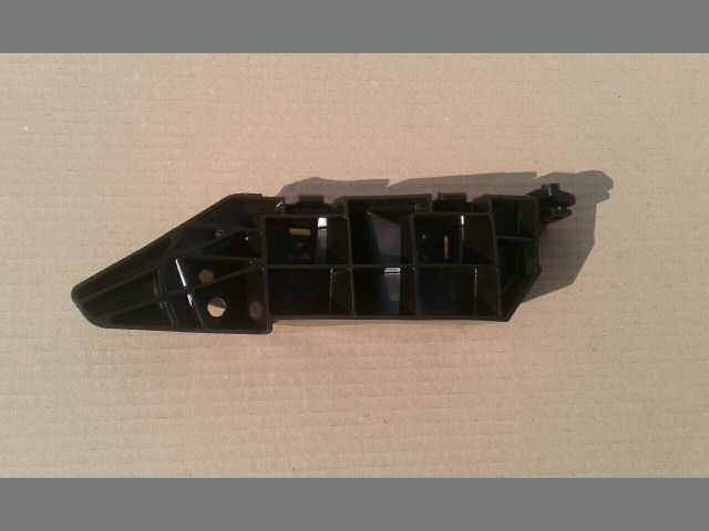 bontott SUZUKI SX4 Bal első Oldal Lökhárító Tartó (Műanyag)