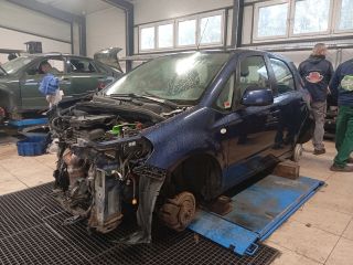bontott SUZUKI SX4 Bal első Zsanér