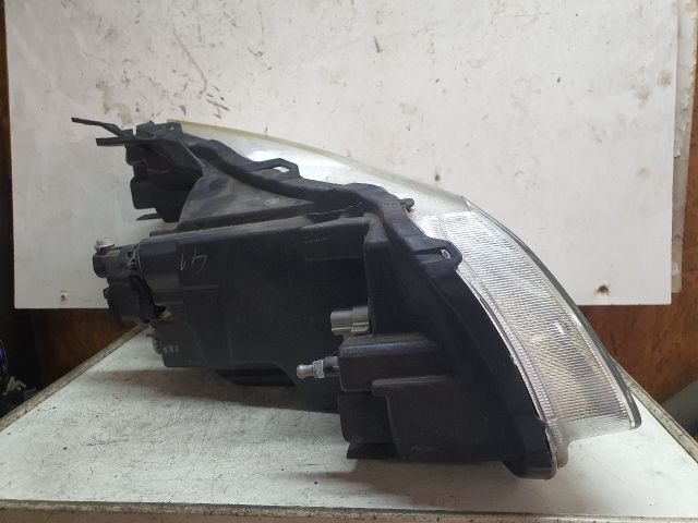 bontott SUZUKI SX4 Bal Fényszóró