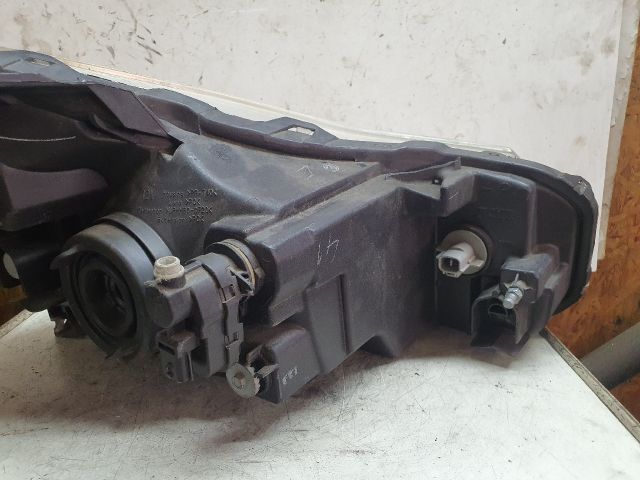 bontott SUZUKI SX4 Bal Fényszóró