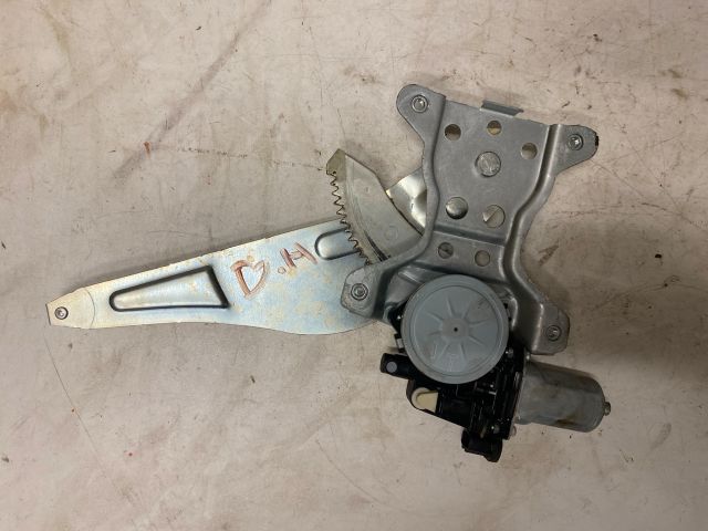 bontott SUZUKI SX4 Bal hátsó Ablakemelő Szerkezet (Elektromos)