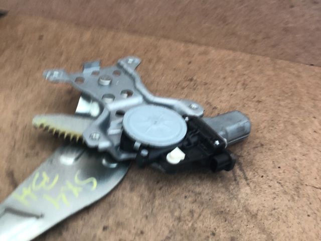 bontott SUZUKI SX4 Bal hátsó Ablakemelő Szerkezet (Elektromos)