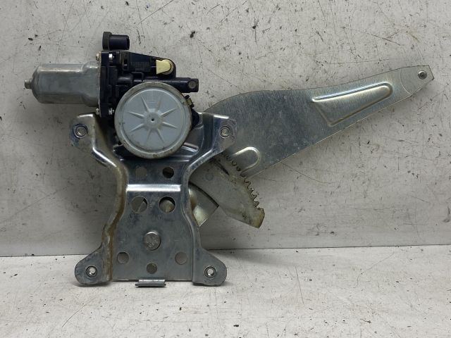 bontott SUZUKI SX4 Bal hátsó Ablakemelő Szerkezet (Elektromos)