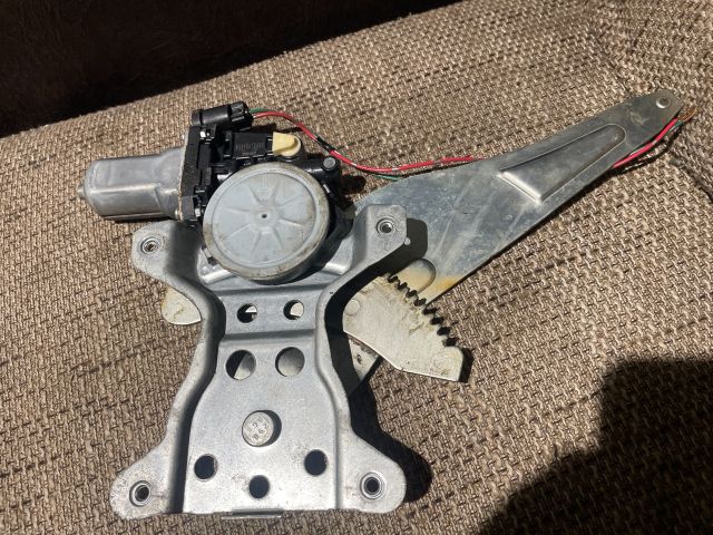 bontott SUZUKI SX4 Bal hátsó Ablakemelő Szerkezet (Elektromos)