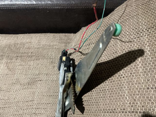 bontott SUZUKI SX4 Bal hátsó Ablakemelő Szerkezet (Elektromos)