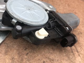 bontott SUZUKI SX4 Bal hátsó Ablakemelő Szerkezet (Elektromos)