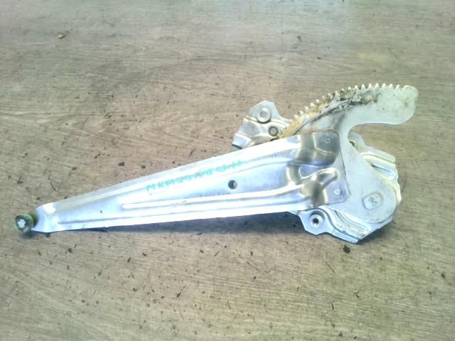 bontott SUZUKI SX4 Bal hátsó Ablakemelő Szerkezet (Mechanikus)