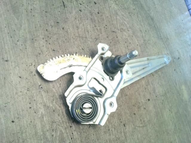 bontott SUZUKI SX4 Bal hátsó Ablakemelő Szerkezet (Mechanikus)