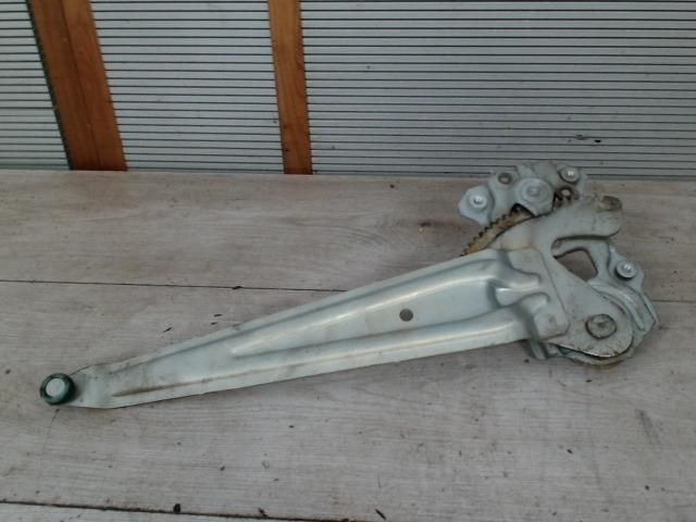 bontott SUZUKI SX4 Bal hátsó Ablakemelő Szerkezet (Mechanikus)