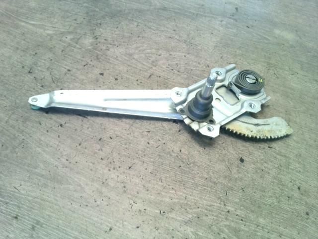 bontott SUZUKI SX4 Bal hátsó Ablakemelő Szerkezet (Mechanikus)