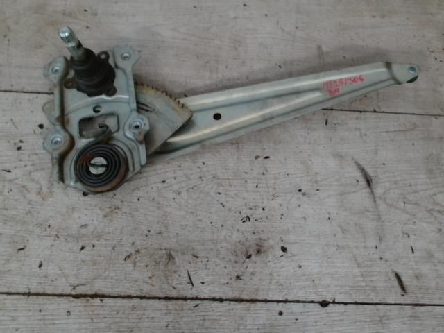 bontott SUZUKI SX4 Bal hátsó Ablakemelő Szerkezet (Mechanikus)