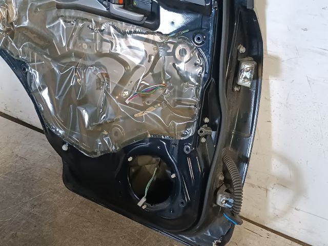 bontott SUZUKI SX4 Bal hátsó Ajtó (Részeivel)