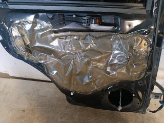 bontott SUZUKI SX4 Bal hátsó Ajtó (Részeivel)