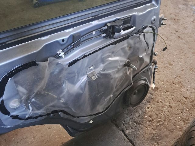 bontott SUZUKI SX4 Bal hátsó Ajtó (Részeivel)