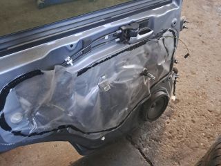 bontott SUZUKI SX4 Bal hátsó Ajtó (Részeivel)